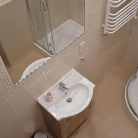 Ada Aparthouse Хостел *
