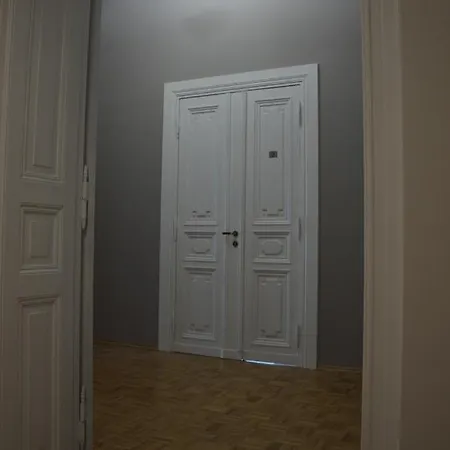 Ada Aparthouse *