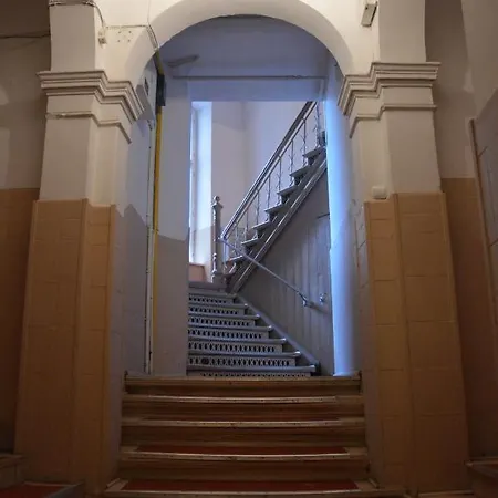 Ada Aparthouse Хостел