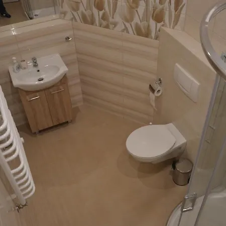 Ada Aparthouse Хостел Вроцлав