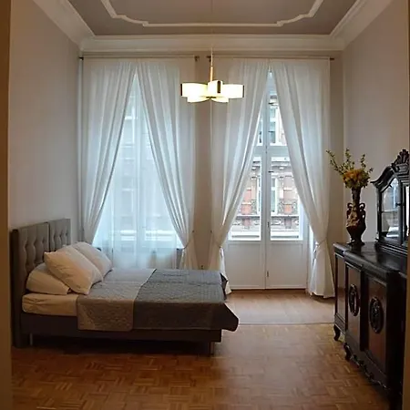 Ada Aparthouse *