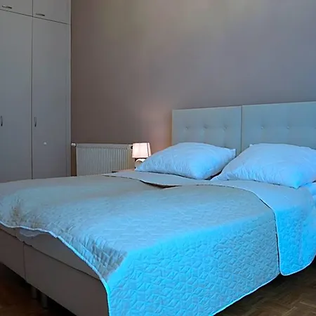 Ada Aparthouse Hostel