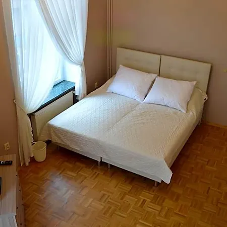 Ada Aparthouse Hostel Βρότσλαβ
