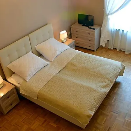 Hostel Ada Aparthouse *