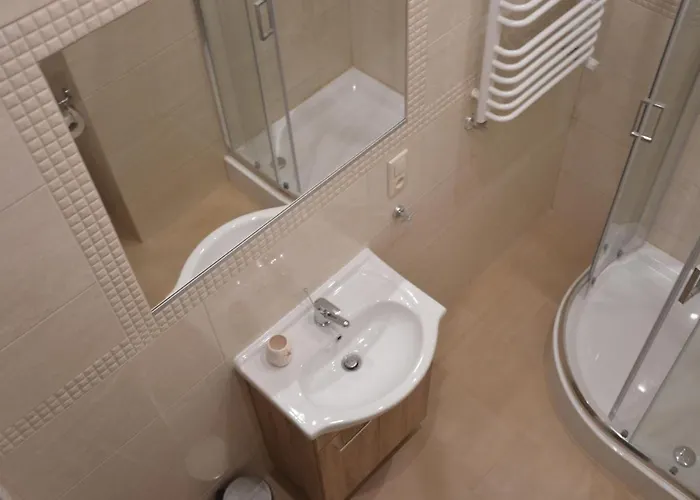 Ada Aparthouse Hostel *